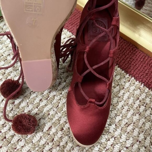 New Tory Burch Red Pompom-embellished Lace-up Satin Wedge Espadrilles Merlot 7 - Picture 12 of 16